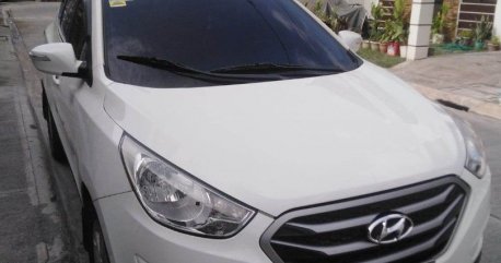 Selling White Hyundai Tucson 2011 in Carmona