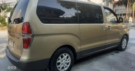 Selling White Hyundai Starex 2009 in Quezon City