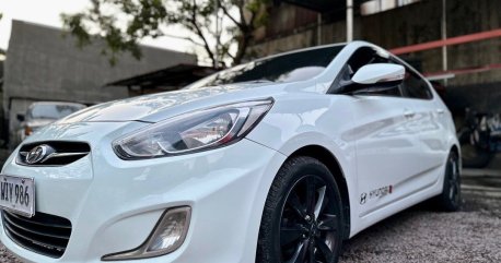 Selling White Hyundai Accent 2014 in Manila