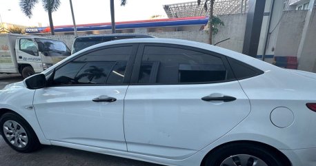 Sell White 2017 Hyundai Accent in Makati