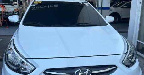 Sell White 2017 Hyundai Accent in Makati