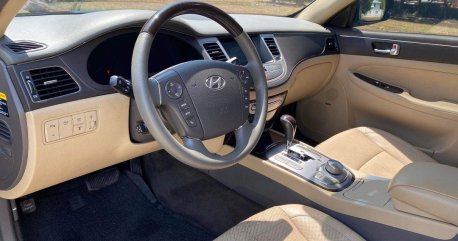 White Hyundai Genesis 2009 for sale in Automatic