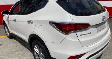 White Hyundai Santa Fe 2019 for sale in Manila