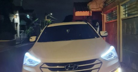 Selling White Hyundai Santa Fe 2013 in Marilao