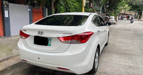 Selling White Hyundai Elantra 2012 in Mandaluyong