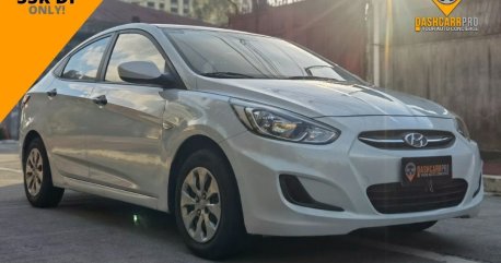 Selling White Hyundai Accent 2018 in Manila