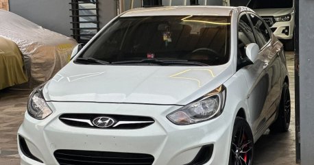 Sell White 2014 Hyundai Accent in Santiago