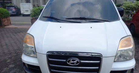 Selling White Hyundai Starex 1945 in Marikina