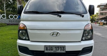 Sell White 2014 Hyundai H-100 in Las Piñas