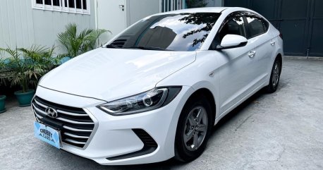 Selling White Hyundai Elantra 2018 in Quezon City