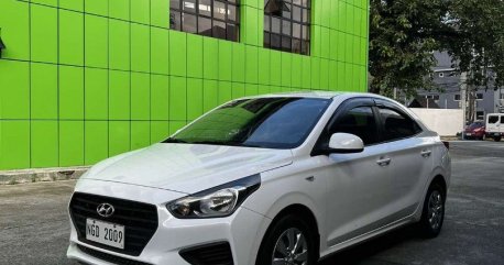 White Hyundai Reina 2020 for sale in Manual