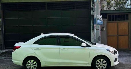 Selling White Hyundai Reina 2020 in Quezon City