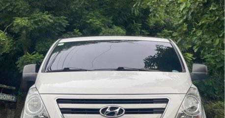 White Hyundai Grand starex 2018 for sale in Automatic