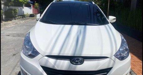 Selling White Hyundai Tucson 2010 in Pateros