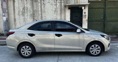 Sell White 2020 Hyundai Reina in Quezon City