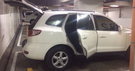 Selling White Hyundai Santa Fe 2009 in Pateros