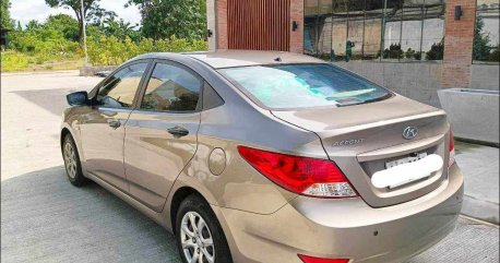 Selling White Hyundai Accent 2015 in Manila