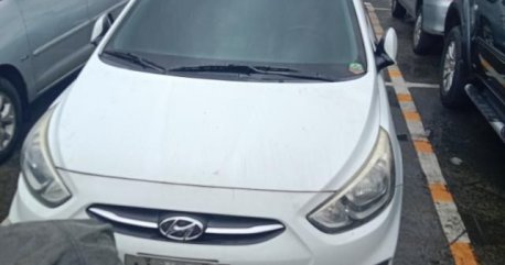 White Hyundai Accent 2015 for sale in Manual