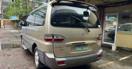 White Hyundai Starex 2005 for sale in Automatic