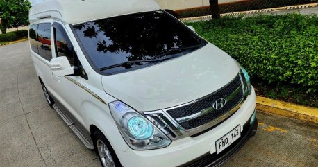 White Hyundai Nv350 urvan 2010 for sale in Las Piñas