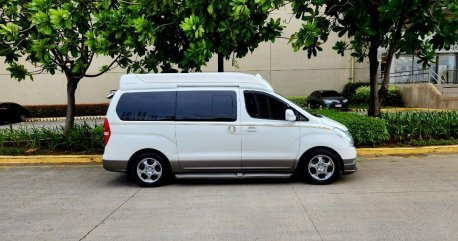 White Hyundai Nv350 urvan 2010 for sale in Las Piñas