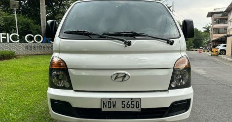 White Hyundai H-100 2015 for sale in Las Piñas