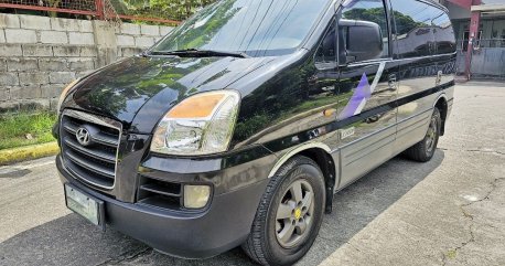 Selling White Hyundai Starex 2007 in Bacoor