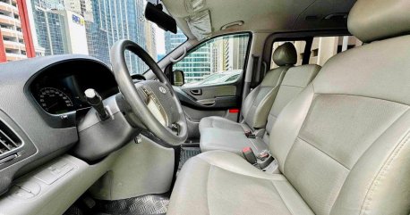 Selling White Hyundai Starex 2012 in Makati