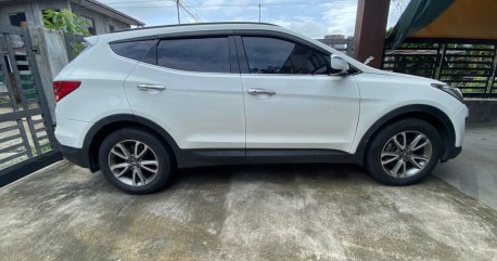 White Hyundai Santa Fe 2013 for sale in Automatic