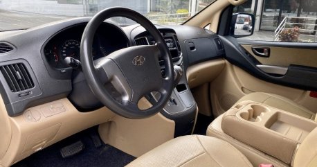 White Hyundai Starex 2017 for sale in Automatic