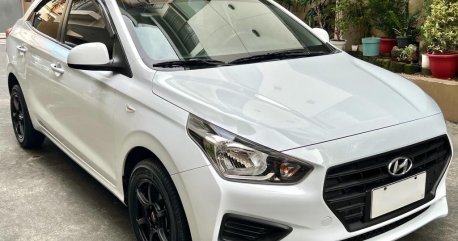 Sell White 2020 Hyundai Reina in Manila