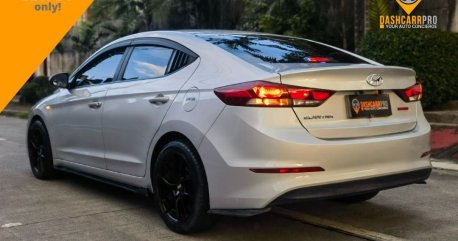 Selling Silver Hyundai Elantra 2018 in Manila