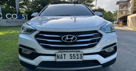 White Hyundai Santa Fe 2017 for sale in 