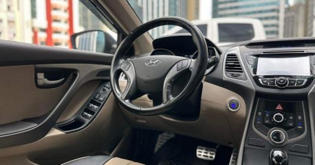 Sell White 2015 Hyundai Elantra in Makati