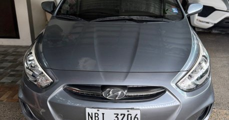 Selling White Hyundai Accent 2018 in Manila