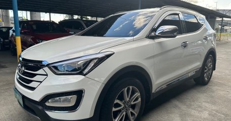 Sell White 2013 Hyundai Santa Fe in Parañaque