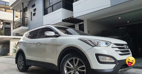 White Hyundai Santa Fe 2014 for sale in Automatic