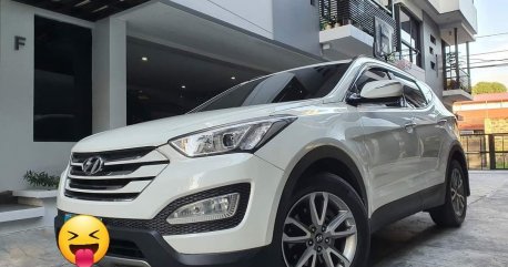 White Hyundai Santa Fe 2014 for sale in Automatic