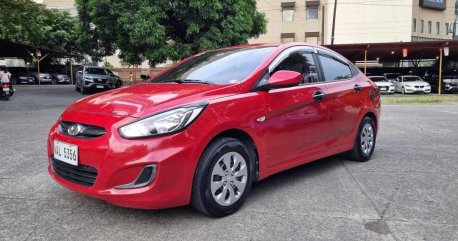 Selling White Hyundai Accent 2017 in Pasig