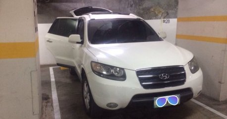 White Hyundai Santa Fe 2009 for sale in 