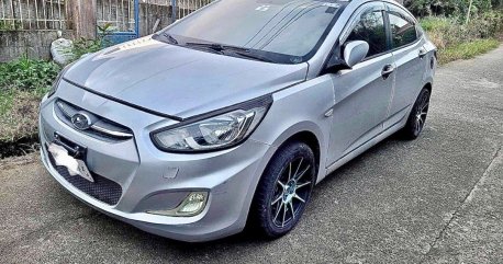 Selling White Hyundai Accent 2017 in Silang