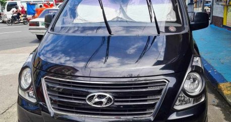 Selling White Hyundai Grand starex 2017 in Manila