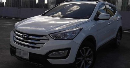 White Hyundai Santa Fe 2014 for sale in Mandaluyong