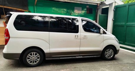 Selling White Hyundai Starex 2015 in Manila