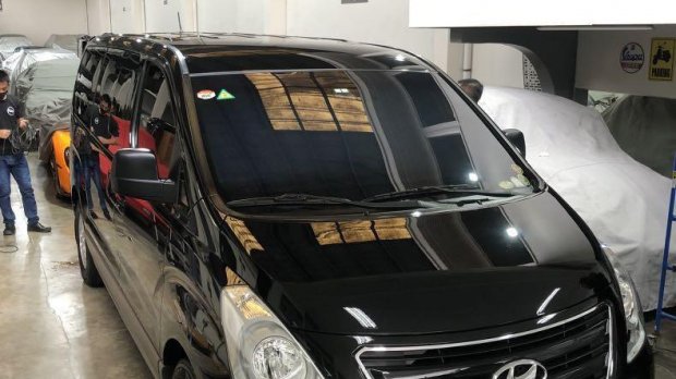 Selling Black Hyundai Grand Starex 18 In Muntinlupa